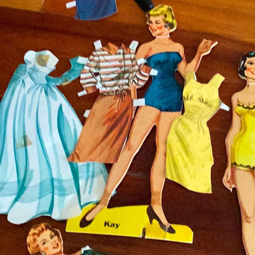 🧸VINTAGE Paper Dolls 1960’s Kay,Dixie, Dot & Millie AMAZING WARDROBE LOT